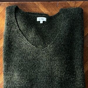 LA MIEL Dark Green V-Neck Sweater